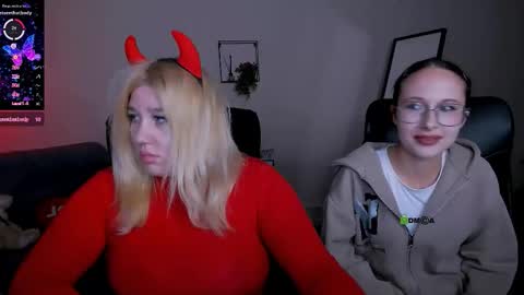 Snapshot of juli_kisss chatting on September 10, 7:25 pm juli kisss online show from September 10, 7:25 pm