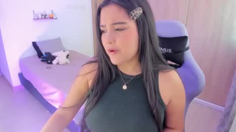 Snapshot of juli_santos_22 chatting on December 28, 12:45 pm juli_santos_22 online show from December 28, 12:45 pm