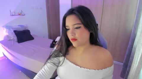 Snapshot of juli_santos_22 chatting on January 3, 12:30 pm juli_santos_22 online show from January 3, 12:30 pm