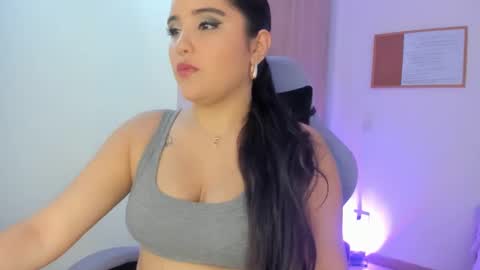 Snapshot of juli_santos_22 chatting on January 28, 12:43 pm juli_santos_22 online show from January 28, 12:43 pm
