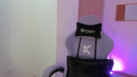 Snapshot of juli_santos_22 chatting on January 31, 6:14 pm juli_santos_22 online show from January 31, 6:14 pm