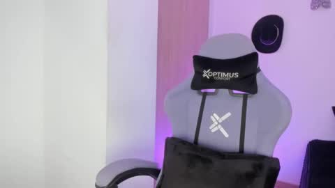 Snapshot of juli_santos_22 chatting on February 8, 11:01 am juli_santos_22 online show from February 8, 11:01 am