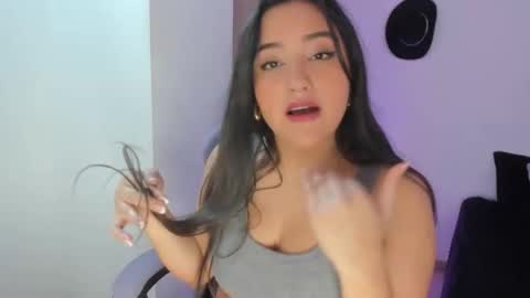 Snapshot of juli_santos_22 chatting on February 11, 3:08 pm juli_santos_22 online show from February 11, 3:08 pm