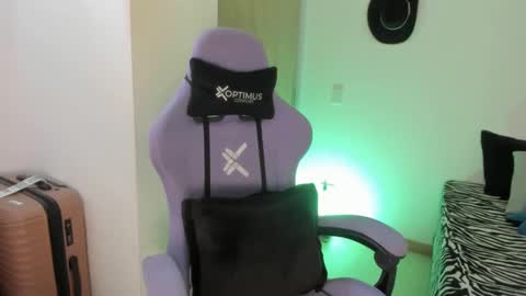 Snapshot of juli_santos_22 chatting on February 22, 4:19 pm juli_santos_22 online show from February 22, 4:19 pm