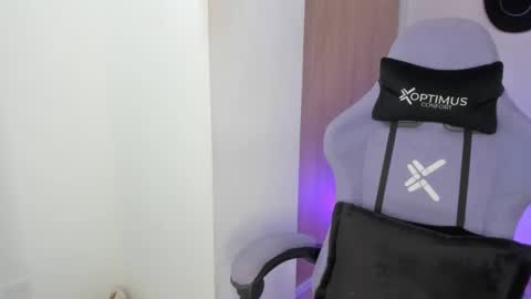 Snapshot of juli_santos_22 chatting on February 26, 6:21 pm juli_santos_22 online show from February 26, 6:21 pm