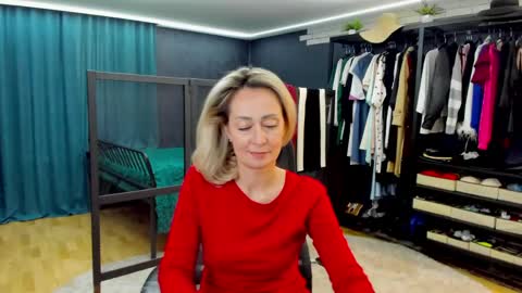 julia__cherry_ online show from May 12, 12:24 pm