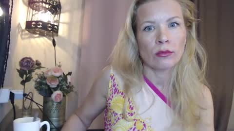 Snapshot of julia_giulia chatting on March 1, 7:59 pm julia_giulia online show from March 1, 7:59 pm