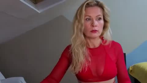 Snapshot of julia_giulia chatting on October 25, 4:57 pm julia_giulia online show from October 25, 4:57 pm