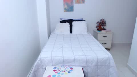 Snapshot of julia_gray_ chatting on February 9, 8:11 am julia online show from February 9, 8:11 am