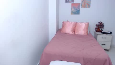 Snapshot of julia_gray_ chatting on October 29, 2:41 pm julia online show from October 29, 2:41 pm