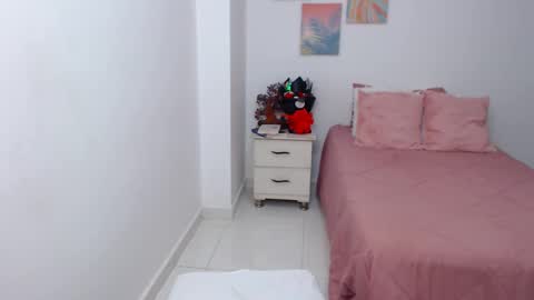 Snapshot of julia_gray_ chatting on November 8, 7:19 am julia online show from November 8, 7:19 am