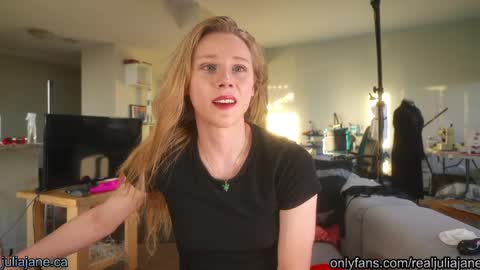 Julia Jane online show from May 6, 2:08 am