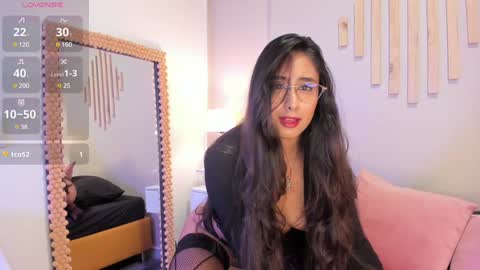 Snapshot of julia_martinezz_ chatting on February 8, 11:22 am J U L IA M A R T I N E Z online show from February 8, 11:22 am