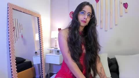Snapshot of julia_martinezz_ chatting on February 17, 11:34 am J U L IA M A R T I N E Z online show from February 17, 11:34 am