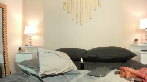 Snapshot of julia_martinezz_ chatting on February 22, 5:35 pm J U L IA M A R T I N E Z online show from February 22, 5:35 pm