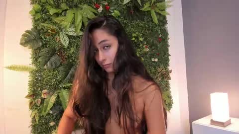 Snapshot of julia_martinezz_ chatting on March 4, 5:24 pm J U L IA M A R T I N E Z online show from March 4, 5:24 pm