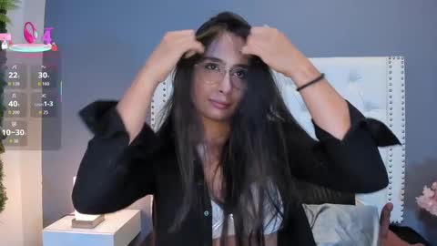 Snapshot of julia_martinezz_ chatting on September 19, 11:55 am J U L IA M A R T I N E Z online show from September 19, 11:55 am