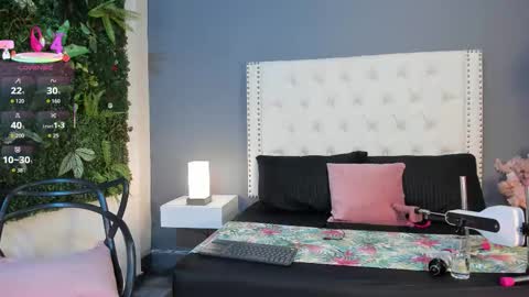 Snapshot of julia_martinezz_ chatting on November 28, 11:35 am J U L IA M A R T I N E Z online show from November 28, 11:35 am