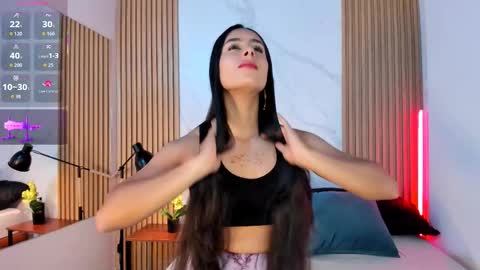 J U L IA   M A R T I N E Z online show from February 23, 11:40 am