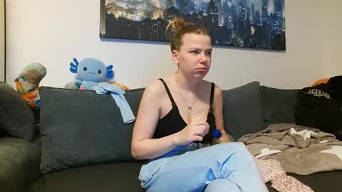 Snapshot of julia_official chatting on February 12, 11:30 pm julia_official online show from February 12, 11:30 pm