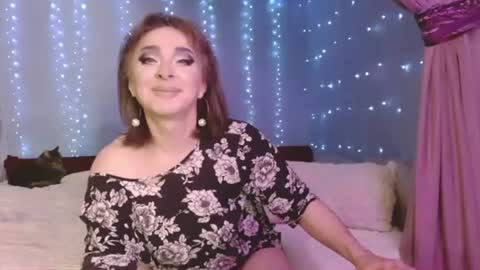 Snapshot of julia_renard chatting on July 25, 8:12 am Julia online show from July 25, 8:12 am
