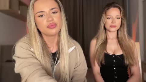 Snapshot of julia_rle chatting on November 3, 8:43 pm Julia R Le online show from November 3, 8:43 pm