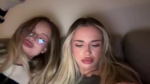 Snapshot of julia_rle chatting on November 24, 11:04 pm Julia R Le online show from November 24, 11:04 pm