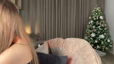 Snapshot of julia_rle chatting on January 12, 7:08 pm Julia R Le online show from January 12, 7:08 pm