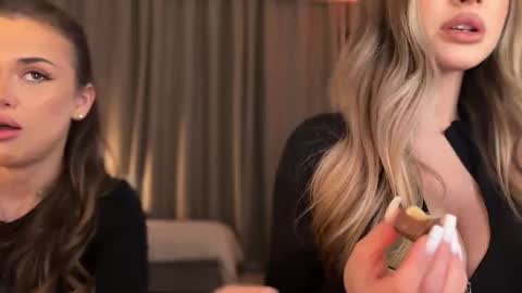 Snapshot of julia_rle chatting on February 5, 6:23 pm Julia R Le online show from February 5, 6:23 pm