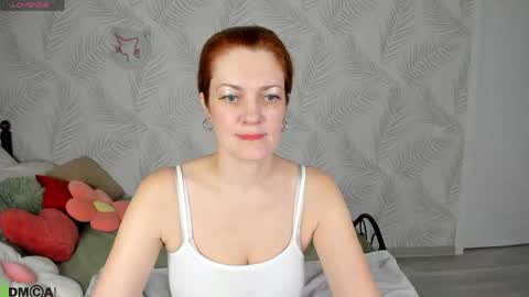 julia_suny online show from May 15, 8:10 am