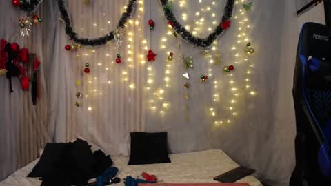 Juliana online show from December 30, 7:37 am