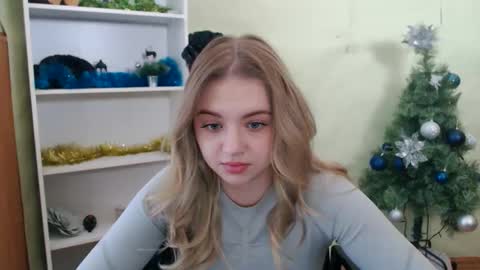 juliacrazy_ online show from January 9, 9:48 am