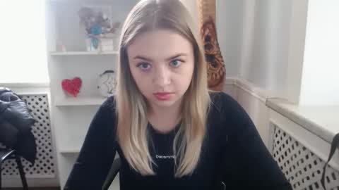 juliacrazy_ online show from October 12, 5:17 am
