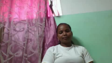 Snapshot of juliah02 chatting on January 17, 6:15 am juliah02 online show from January 17, 6:15 am