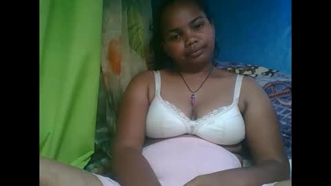 Snapshot of juliah02 chatting on January 23, 11:15 am juliah02 online show from January 23, 11:15 am