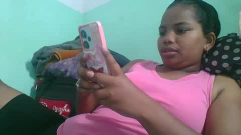 Snapshot of juliah02 chatting on January 25, 6:12 am juliah02 online show from January 25, 6:12 am