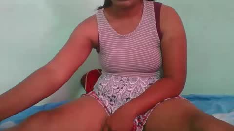 Snapshot of juliah02 chatting on February 20, 5:55 am juliah02 online show from February 20, 5:55 am