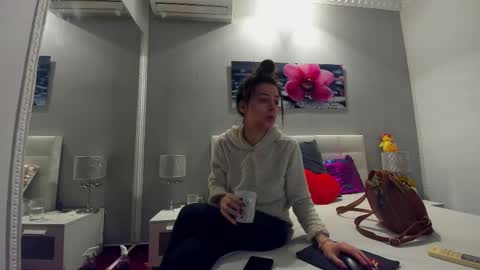 Snapshot of juliahunts chatting on November 15, 10:56 am JuliaHunt online show from November 15, 10:56 am