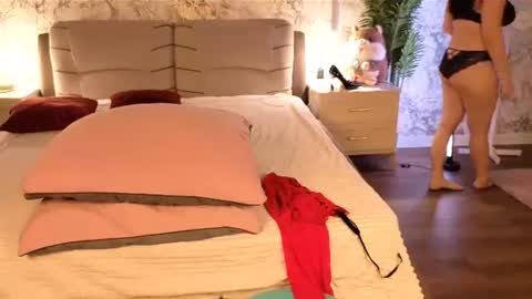 juliamillss online show from July 2, 12:10 am