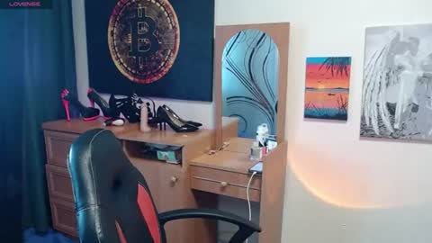 juliamorgann online show from August 8, 7:32 am