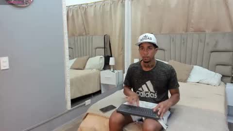 Snapshot of julian_billy chatting on December 30, 5:55 pm julian billy online show from December 30, 5:55 pm