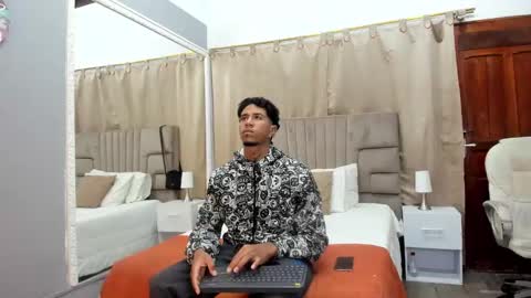 Snapshot of julian_billy chatting on January 4, 11:22 am julian billy online show from January 4, 11:22 am