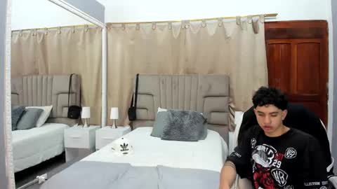 Snapshot of julian_billy chatting on January 9, 5:43 pm julian billy online show from January 9, 5:43 pm