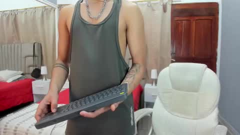 Snapshot of julian_billy chatting on January 31, 7:08 pm julian billy online show from January 31, 7:08 pm