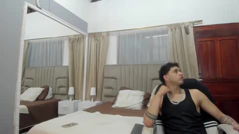 Snapshot of julian_billy chatting on February 15, 11:28 am julian billy online show from February 15, 11:28 am