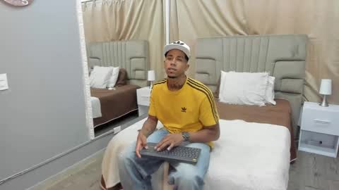 Snapshot of julian_billy chatting on February 17, 5:32 pm julian billy online show from February 17, 5:32 pm