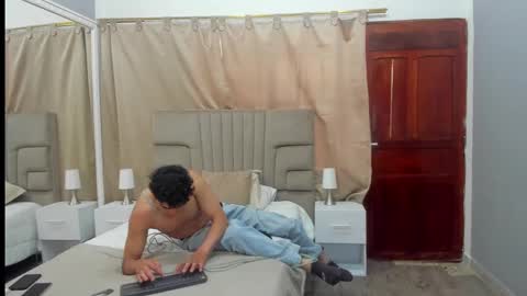 Snapshot of julian_billy chatting on March 4, 2:21 pm julian billy online show from March 4, 2:21 pm