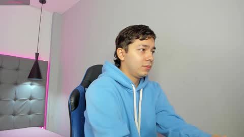 julian_smith21 online show from March 13, 1:07 pm