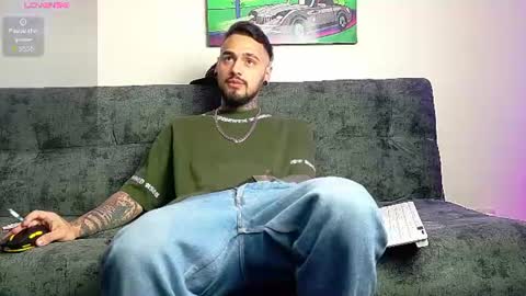 Julian independent model online show from July 7, 8:24 pm