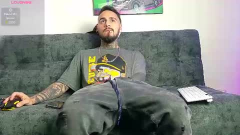 Julian independent model online show from July 8, 6:45 pm
